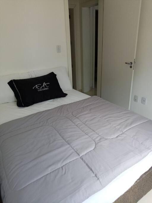 Centralizado A Poucas Quadras Do Mar. Apartamento