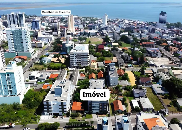 Apartamento Centralizado A Poucas Quadras Do Mar.